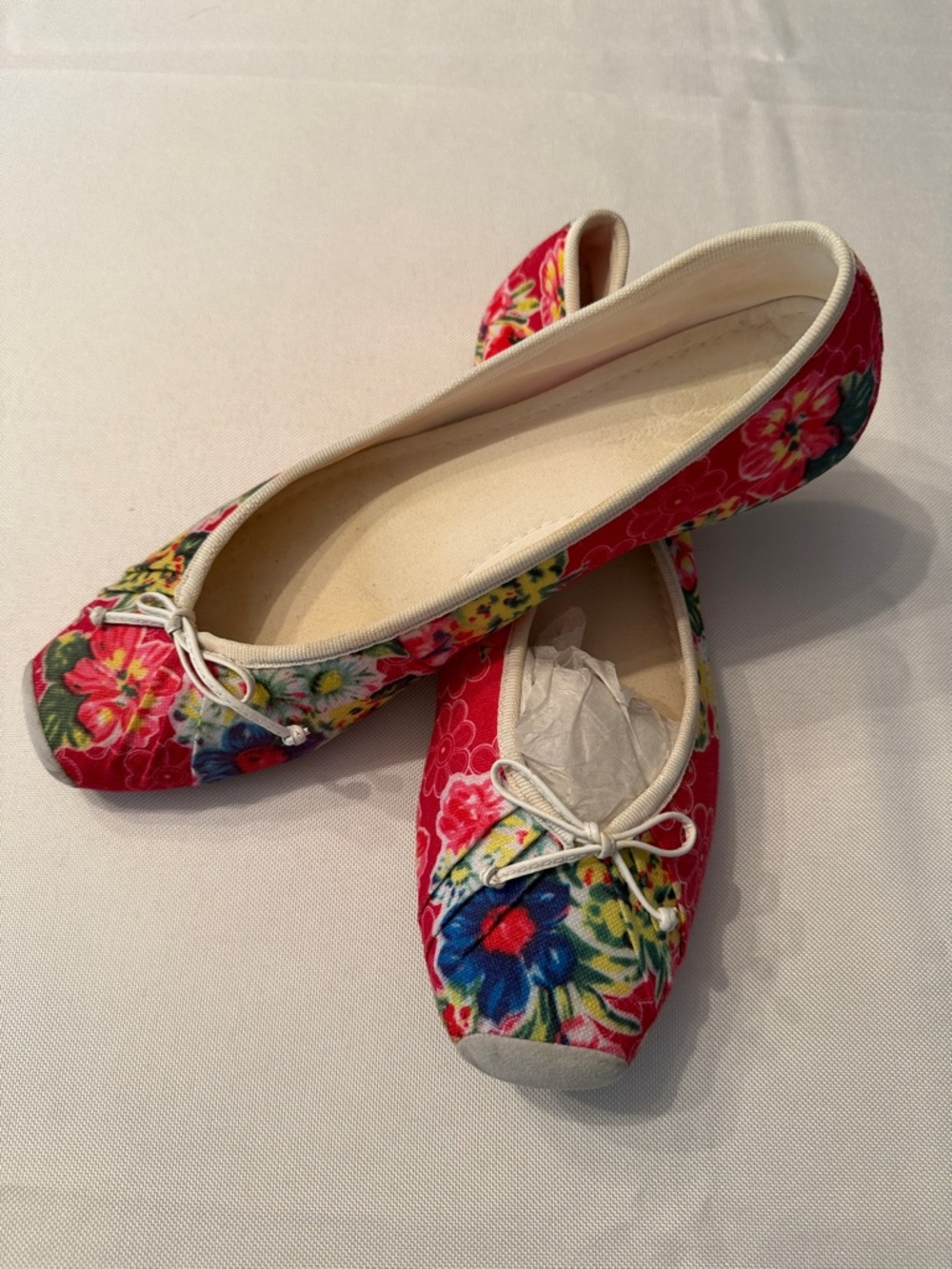 Jessica Simpson floral ballet shoes with bows, cute detailing! 9 1/2